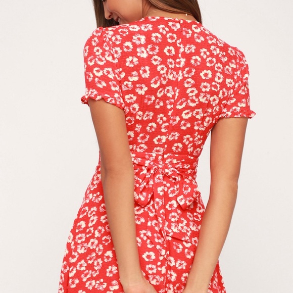 Brand new Lulus dress.  Size large.  Worn once. - Picture 3 of 4